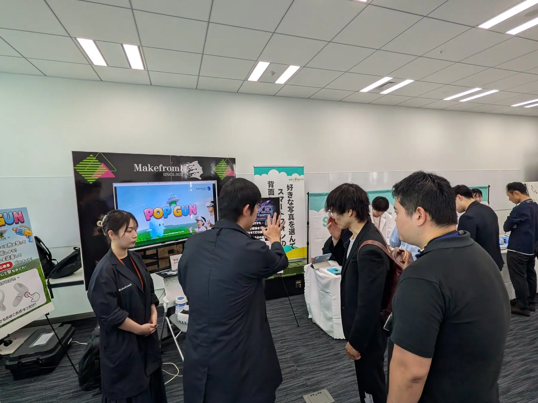 ゲームコンテンツの実演を行っている様子