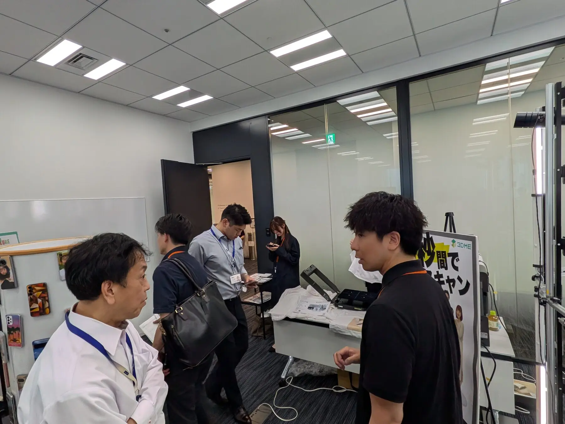 体験後に意見交換を行っている様子